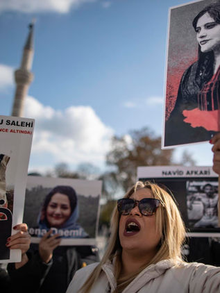 Irán ejecuta en público a un segundo manifestante por participar en protestas