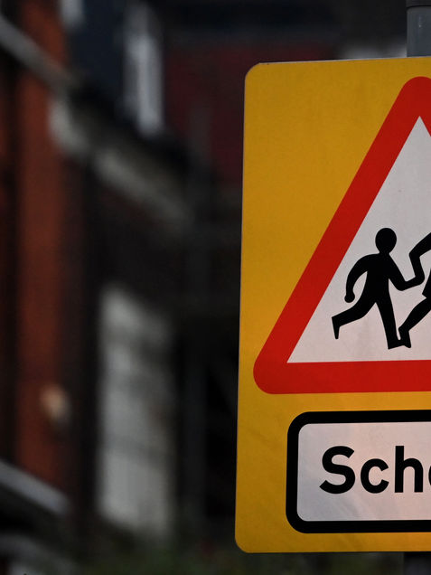 Los colegios de Inglaterra reabren con seguridad y tests masivos