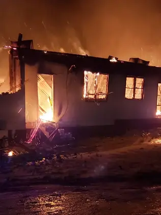 Al menos 20 niños mueren en un incendio en escuela de Guyana