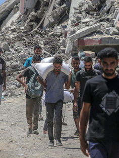 La angustia de los gazatíes que buscan comida entre disparos israelíes