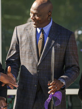 Conmovido Jordan con la labor social