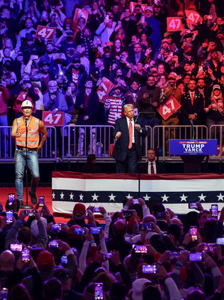 "¡Ganamos!", Trump se da un baño de masas el día antes de su investidura