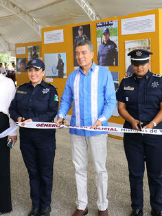 Rutilio Escandón entrega reconocimientos a mujeres policías de la SSyPC