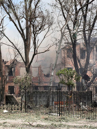 Ucrania hostiga regiones rusas fronterizas y Rusia ataca instalaciones médicas en Dnipró