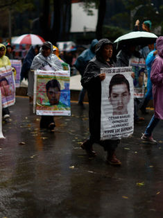 Miles de personas salen a la calle para pedir justicia por los 43 de Ayotzinapa