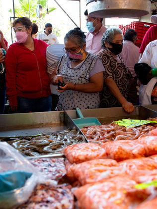 Miles de mexicanos desafían al covid en Cuaresma 