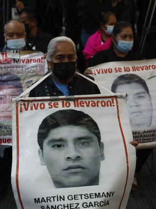 GIEI denuncia intromisión de fiscalía y Ejército en caso Ayotzinapa