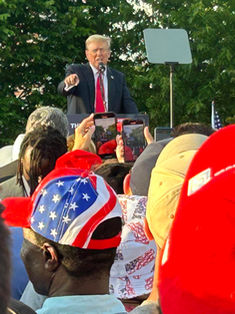 Trump arremete contra los inmigrantes ante miles de partidarios en el Bronx