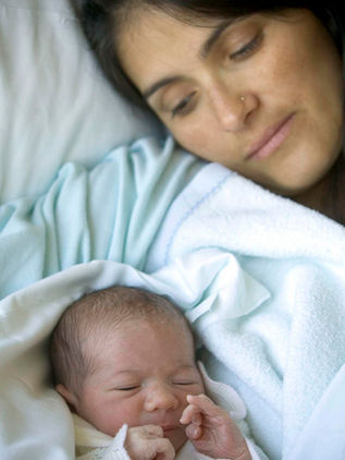 EU aprueba por primera vez un medicamento oral contra la depresión posparto