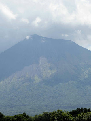 Erupción del volcán en Nicaragua deja olor a azufre y comunidades cubiertas de ceniza