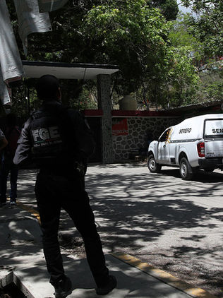 La escuela de Ayotzinapa sufre una explosión en la que muere un estudiante