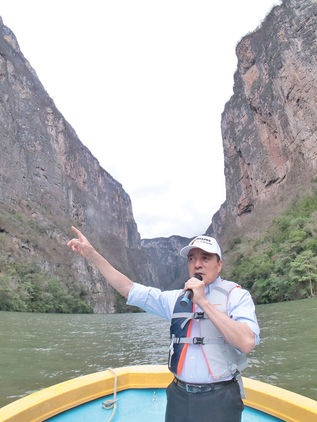 Supervisa Gobernador los trabajos de limpieza permanente en el Cañón del Sumidero