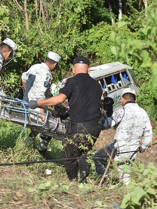 Sube a 17 el número de muertos en accidente en Nayarit, incluyendo 5 extranjeros