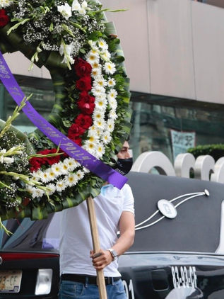 Familiares y amigos dan último adiós a joven atropellada en Iztacalco