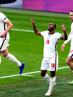 Inglaterra lidera con lo justo