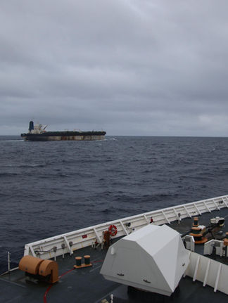 EUA intercepta a petrolero que huyó cerca de Venezuela tras semanas de persecución