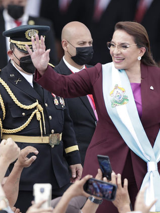 Xiomara Castro asume la Presidencia de una Honduras sumida en crisis