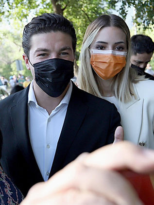 Gobierno acusa a Samuel García y su esposa de "vulnerar derechos" de un bebé