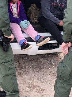 EUA cierra cinco centros para procesar migrantes en la frontera con México