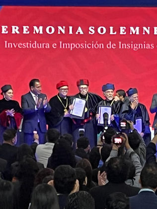 Carlos Navarrete recibe el Doctorado Honoris Causa de la UNACH