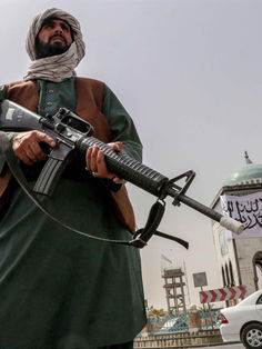 EU defiende que el caos en Kabul era inevitable y negocia con los talibanes