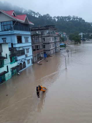 Al menos 23 soldados desaparecidos tras unas inundaciones en India