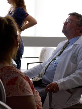 Atención sanitaria de latinos en EEUU es un reto por su diversidad étnica y racial