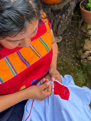 Verónica Gómez López y el bordado que viste a Chiapas