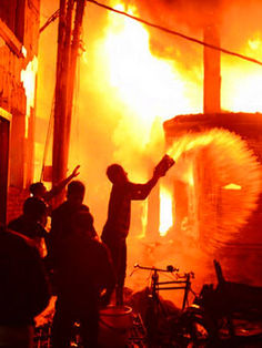 Incendio deja 69 muertos en Bangladesh