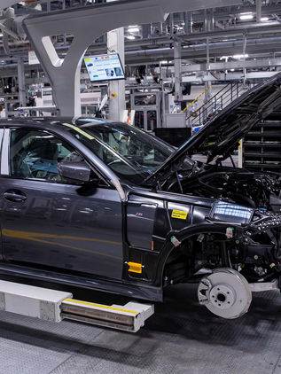 La industria automotriz cierra 2021 pisando el freno