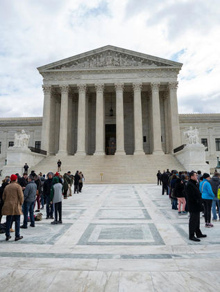 El Supremo da vía libre al Gobierno de Trump para deportar migrantes a terceros países