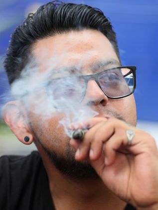 Ciudad de México estrena 'paraísos' para fumar marihuana, en medio de 'lagunas' legales