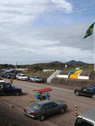 Nicolás Maduro anuncia cierre de la frontera con Brasil