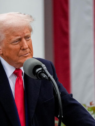 Trump presenta nueva "tarjeta dorada" para inmigrantes millonarios