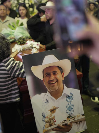 Identifican a un menor de 17 años como el presunto asesino de Carlos Manzo