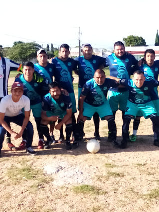 Mamales no suelta liderato