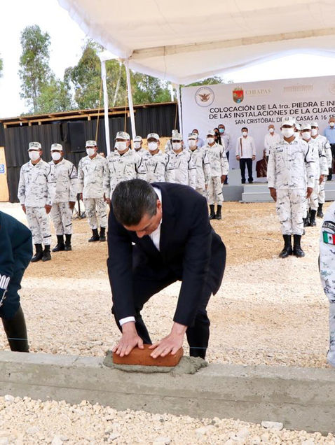 Coloca Rutilio Escandón primera piedra de las instalaciones de la Guardia Nacional en SCLC