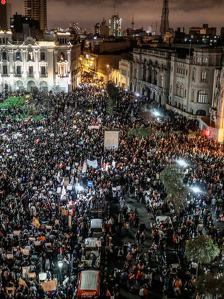 Masivas marchas en todo Perú en rechazo al Gobierno de Manuel Merino