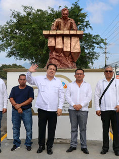 Devela Mariano Rosales monumento en honor al marimbista Danilo Gutiérrez