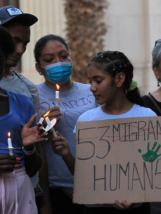 Seis de los 53 migrantes fallecidos en un camión aún no han sido identificados