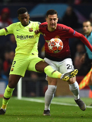 Autogol da ventaja al Barça