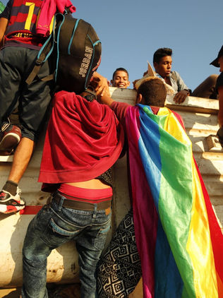 Maltrato a migrantes preocupa a comunidad de la diversidad sexual