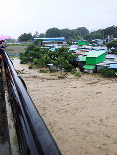 Aumentan a 155 muertos por las inundaciones en Indonesia y Timor Oriental