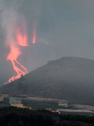 Lava del volcán Cumbre Vieja de La Palma llega al mar