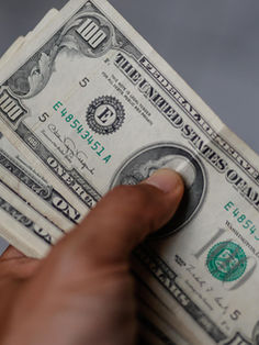 El precio del dólar sigue trepando en el mercado informal de Argentina