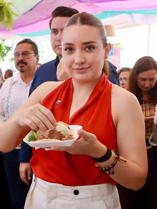 Valeria Rosales encabeza el Festival de la Cabeza Horneada de Res en Villaflores