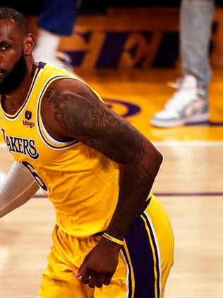 LeBron, primer jugador de la NBA en activo que amasa mil millones de dólares