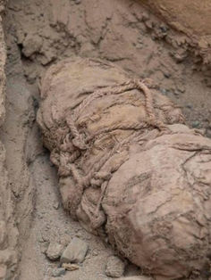 73 momias del imperio preincaico, descubiertas cerca a Lima, Perú