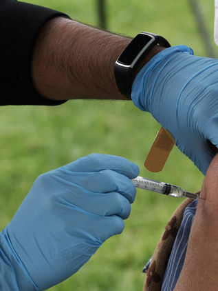 Morir de COVID-19 es 11 veces más probable en los no vacunados, según los CDC