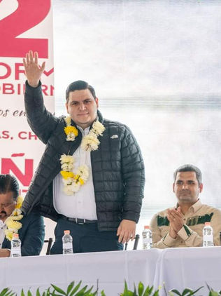 Asiste Carlos Molina al informe de gobierno del alcalde Toño Orantes
